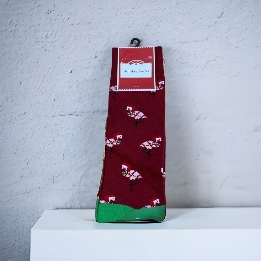 Santa Flamingo Christmas Dress Socks Mens 6-12 NWT